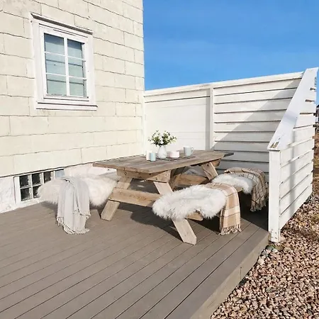 Cozy Vacation By The Sea On *