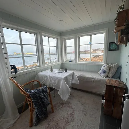 Cozy Vacation By The Sea On *